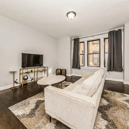 2 Bedroom Apt Near Downtown Chicago And The Lakefront