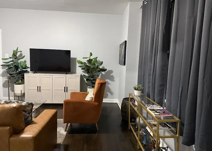 2 Bedroom Near U Campus & The Lakefront! Appartamento