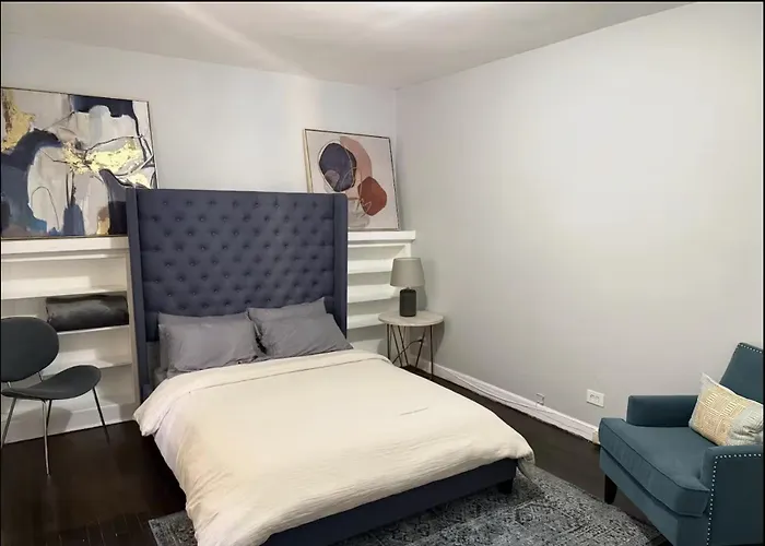 2 Bedroom Near U Campus & The Lakefront! *