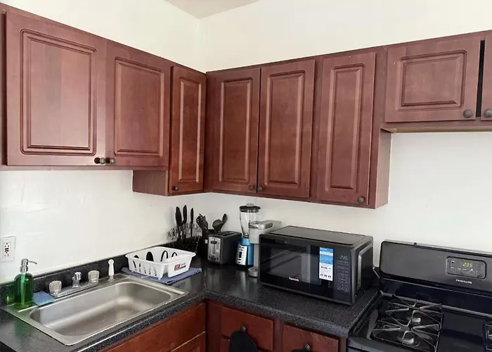 2 Bedroom Near U Campus & The Lakefront!