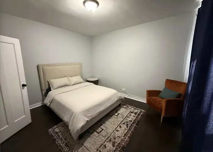 2 Bedroom Near U Campus & The Lakefront! Chicago
